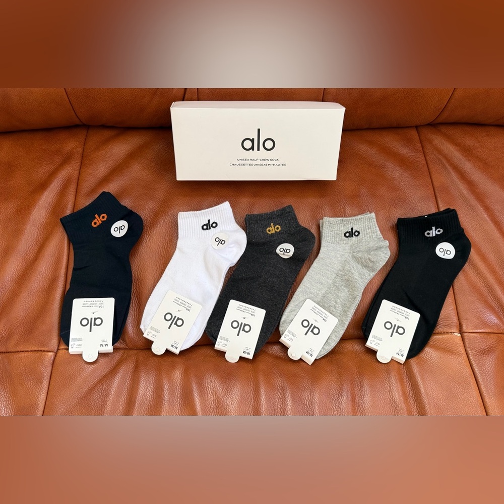 NWB Alo Yoga Unisex Half-Crew Socks – 5 Pairs